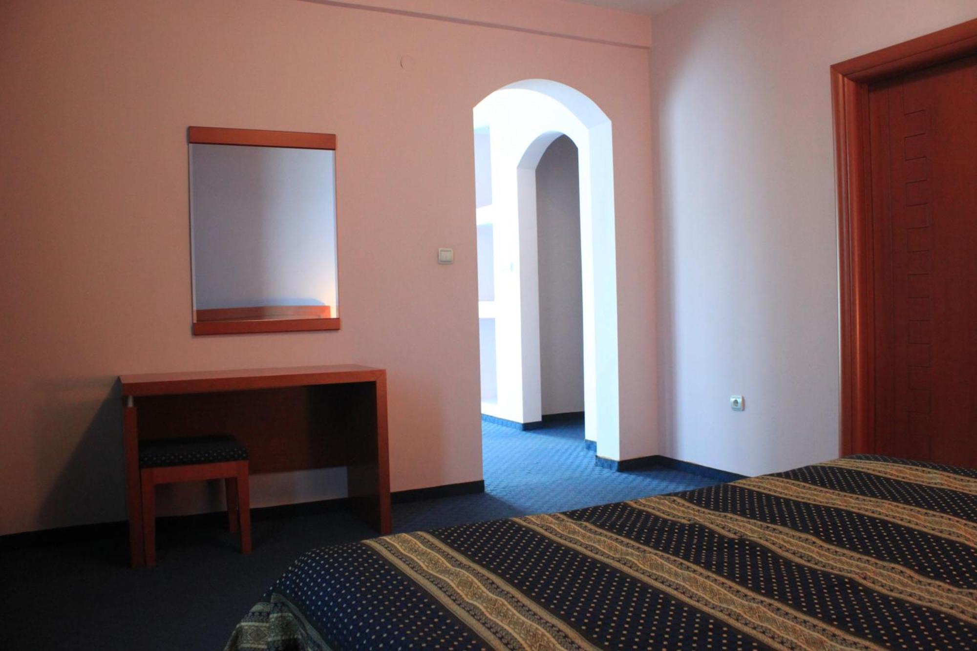 Hotel Apollonia Pristina Rum bild