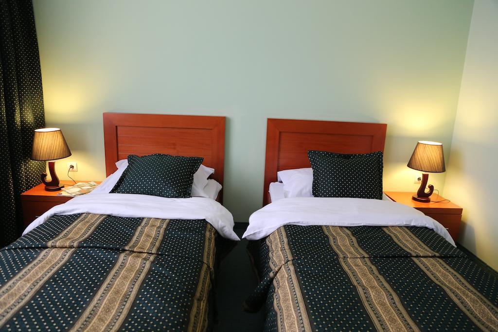 Hotel Apollonia Pristina Exteriör bild